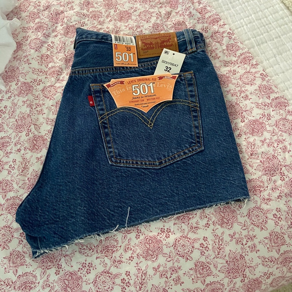 NWT Levi Shorts